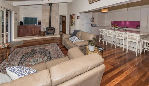 The Tudor House - Dalby Accommodation 5