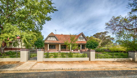 The Tudor House - Dalby Accommodation 21