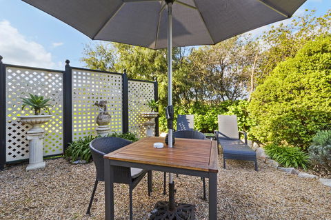 Stonewell Cottages And Vineyards - Dalby Accommodation 18