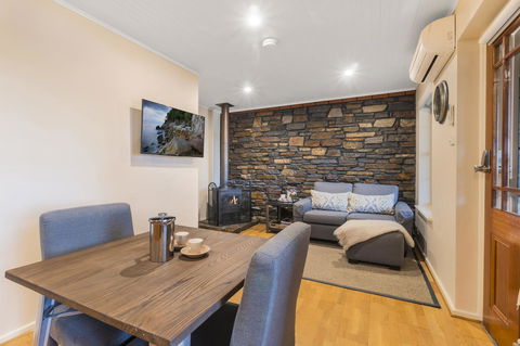 Stonewell Cottages And Vineyards - Dalby Accommodation 32