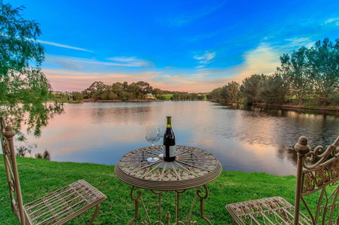 Stonewell Cottages And Vineyards - Dalby Accommodation 1