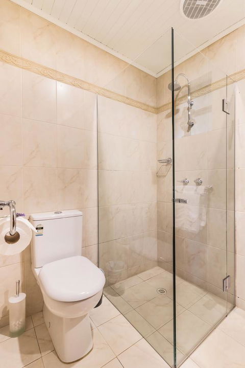 Stonewell Cottages And Vineyards - Dalby Accommodation 24