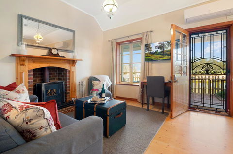Stonewell Cottages And Vineyards - Dalby Accommodation 43