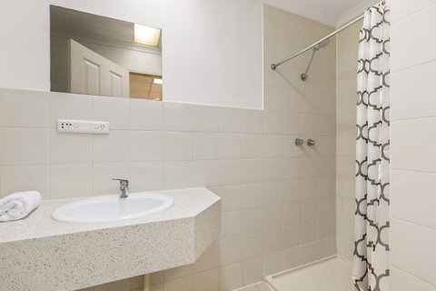 Cosmo On Bank - Dalby Accommodation 13