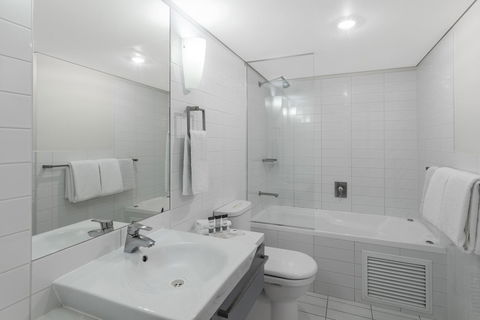 Oaks Adelaide Horizons Suites - Dalby Accommodation 4