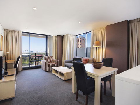 Oaks Adelaide Horizons Suites - Dalby Accommodation 13
