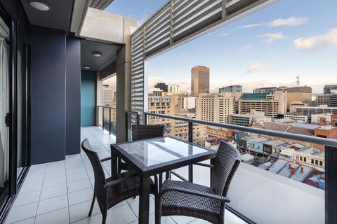 Oaks Adelaide Horizons Suites - Dalby Accommodation 2