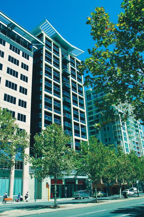 Oaks Adelaide Horizons Suites - Dalby Accommodation 0