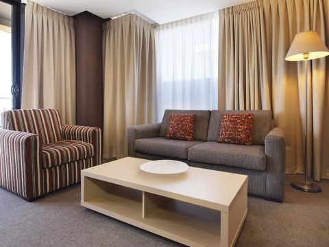 Oaks Adelaide Horizons Suites - Dalby Accommodation 14
