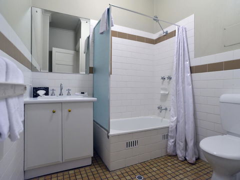 Mansions On Pulteney - Dalby Accommodation 8