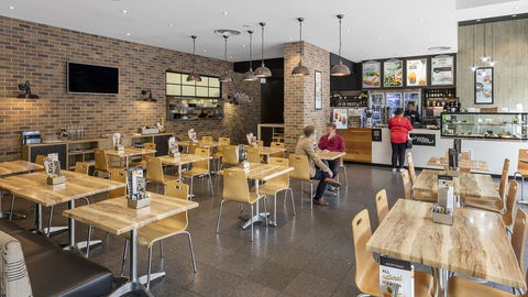 Oaks Adelaide Embassy Suites - Dalby Accommodation 3