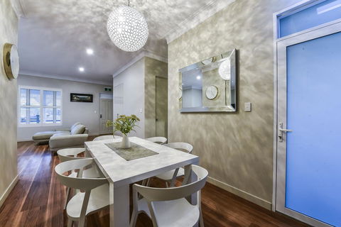 Aloha Central Luxury Apartments - Dalby Accommodation 9