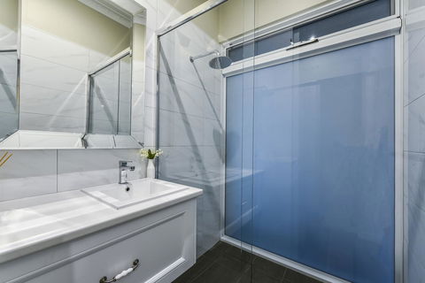 Aloha Central Luxury Apartments - Dalby Accommodation 18