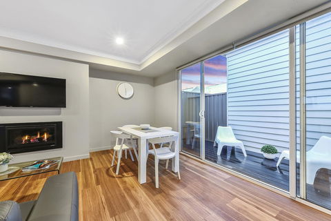 Aloha Central Luxury Apartments - Dalby Accommodation 24