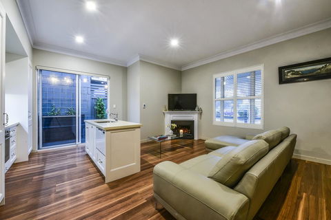 Aloha Central Luxury Apartments - Dalby Accommodation 3