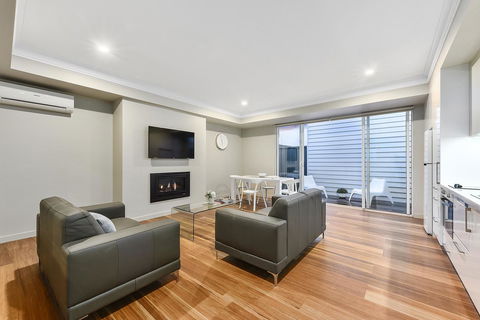 Aloha Central Luxury Apartments - Dalby Accommodation 6