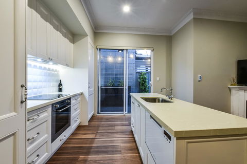 Aloha Central Luxury Apartments - Dalby Accommodation 10