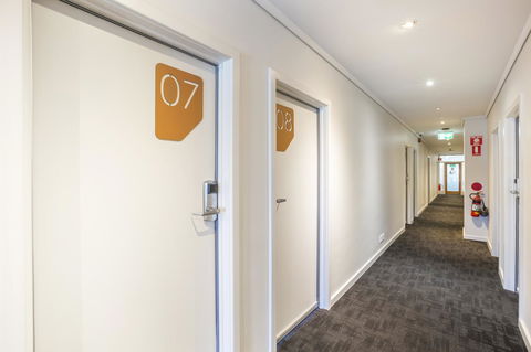 Nightcap At Rose & Crown Hotel - Dalby Accommodation 24