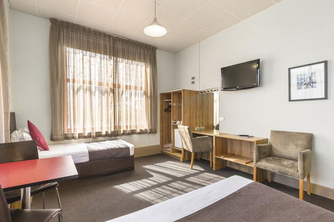Adelaide Paringa - Dalby Accommodation 8