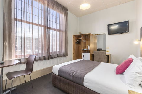 Adelaide Paringa - Dalby Accommodation 3