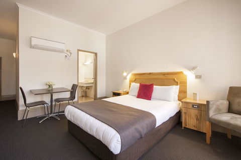 Adelaide Paringa - Dalby Accommodation 13