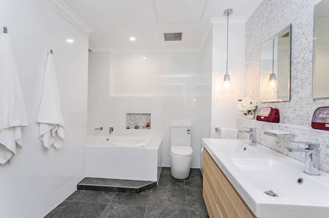 Heart Of Glenelg BnB - Dalby Accommodation 2