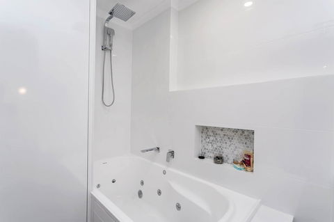 Heart Of Glenelg BnB - Dalby Accommodation 4