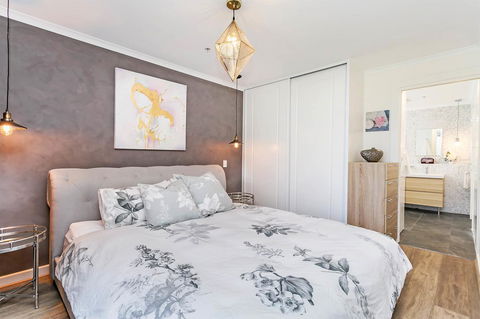 Heart Of Glenelg BnB - Dalby Accommodation 1