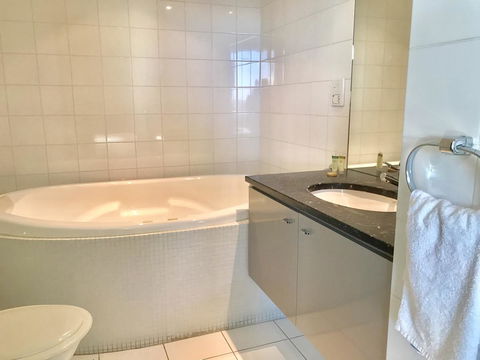 Adelaide DressCircle Apartments - North Terrace - Dalby Accommodation 6