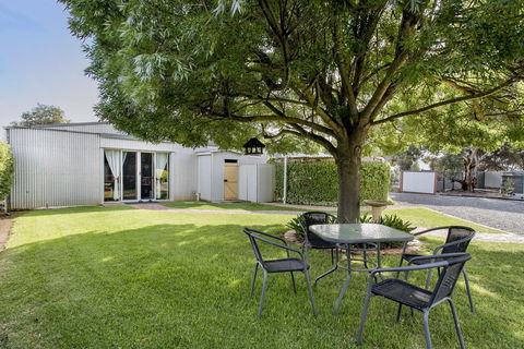 Barossa Retro BnB - Dalby Accommodation 3