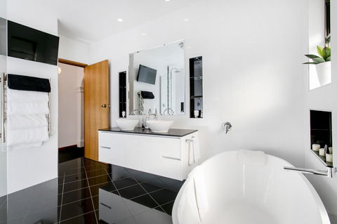 Barossa Retro BnB - Dalby Accommodation 11