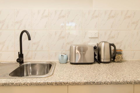 The Manor Basket Range - Dalby Accommodation 9