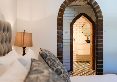 The Manor Basket Range - Dalby Accommodation 3