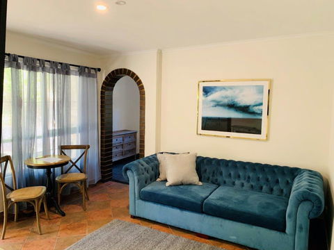 The Manor Basket Range - Dalby Accommodation 12