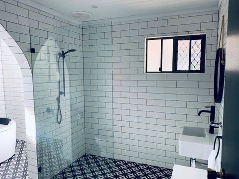 The Manor Basket Range - Dalby Accommodation 10