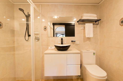 The Manor Basket Range - Dalby Accommodation 6