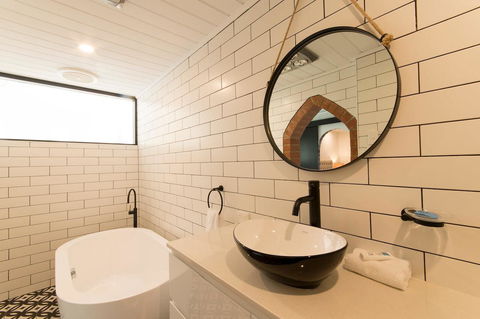 The Manor Basket Range - Dalby Accommodation 2
