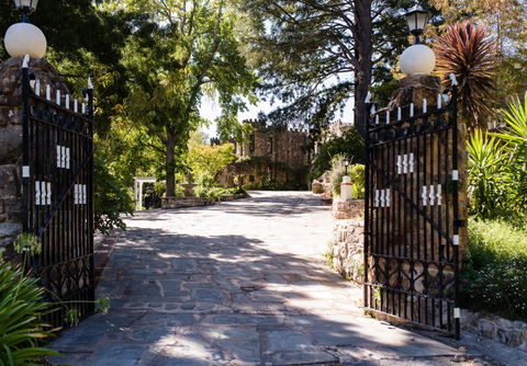 The Manor Basket Range - Dalby Accommodation 14