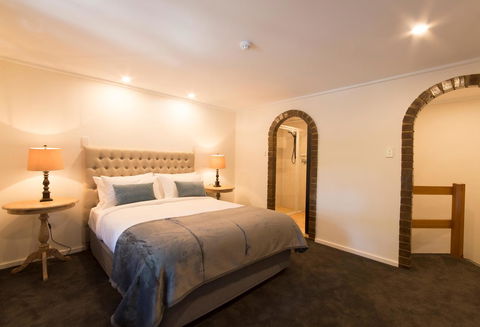 The Manor Basket Range - Dalby Accommodation 4