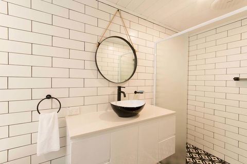 The Manor Basket Range - Dalby Accommodation 8