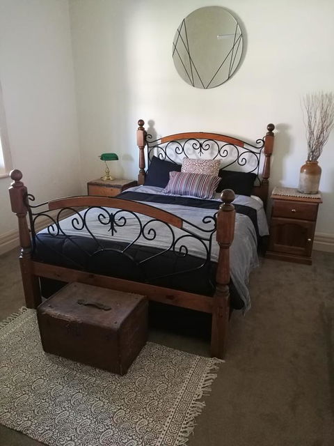 Hilda Anna's - Dalby Accommodation 21