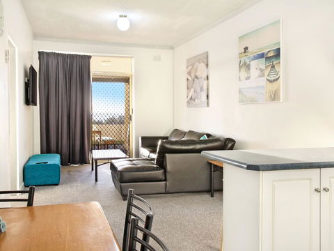 Seaview Sunset Holiday Apartments - Dalby Accommodation 37