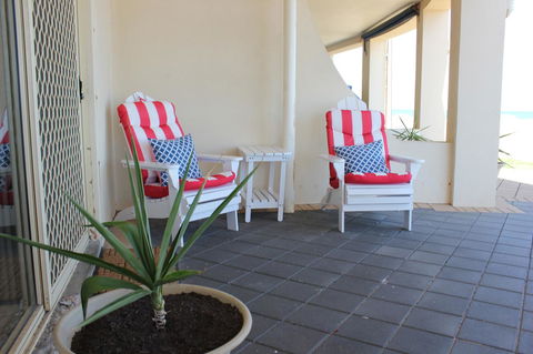 Seaview Sunset Holiday Apartments - Dalby Accommodation 12