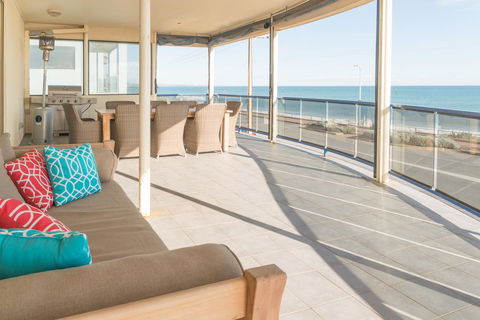 Seaview Sunset Holiday Apartments - Dalby Accommodation 6