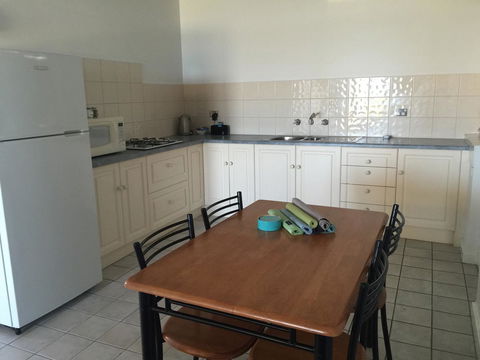Seaview Sunset Holiday Apartments - Dalby Accommodation 13