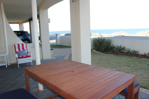 Seaview Sunset Holiday Apartments - Dalby Accommodation 18