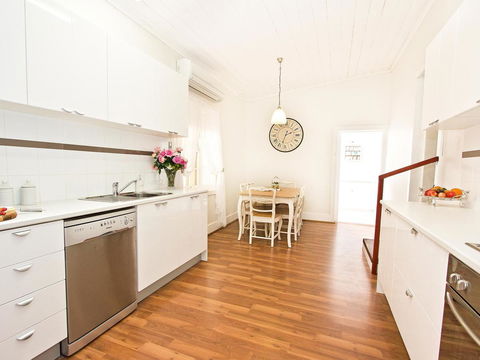 Queen's Cottage Barossa Valley - Dalby Accommodation 4