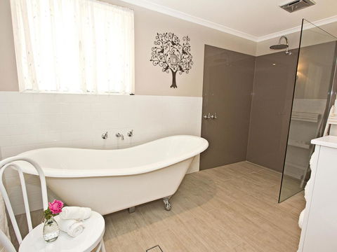 Queen's Cottage Barossa Valley - Dalby Accommodation 1
