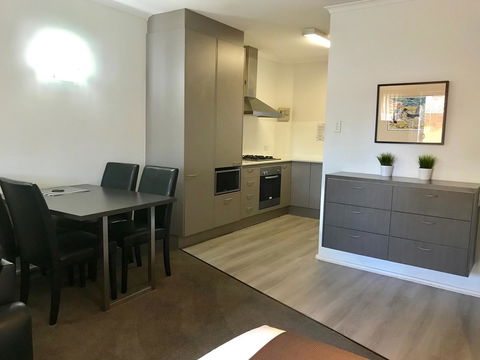 Adelaide DressCircle Apartments - Archer Street - Dalby Accommodation 5