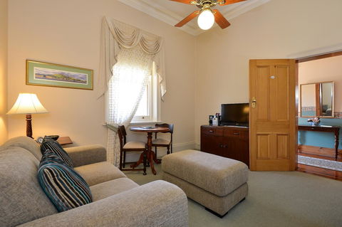 Trafalgar Premium Vintage Suites - Dalby Accommodation 8